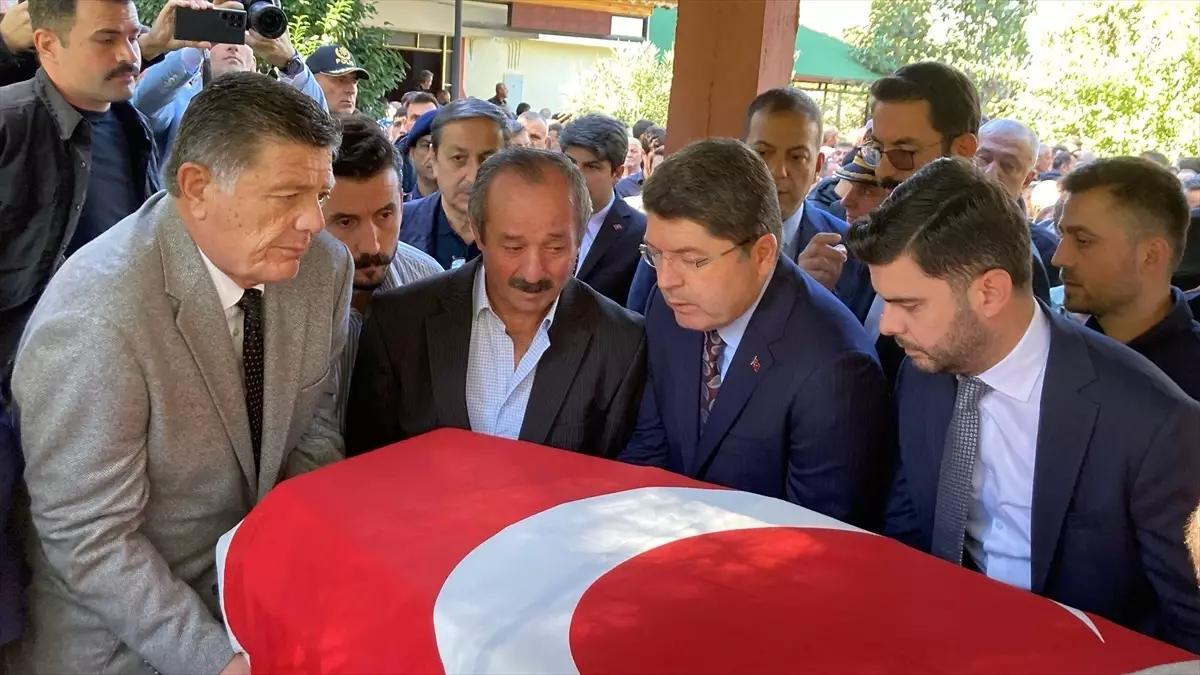 Bakan Tunç, Maden İşçisi Ferdi Tayyar’ın Cenaze Törenine Katıldı