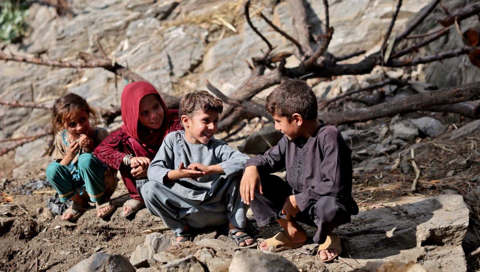 afganistanda deprem 157 bin ogrenci egitim alamiyor imjBSAbn