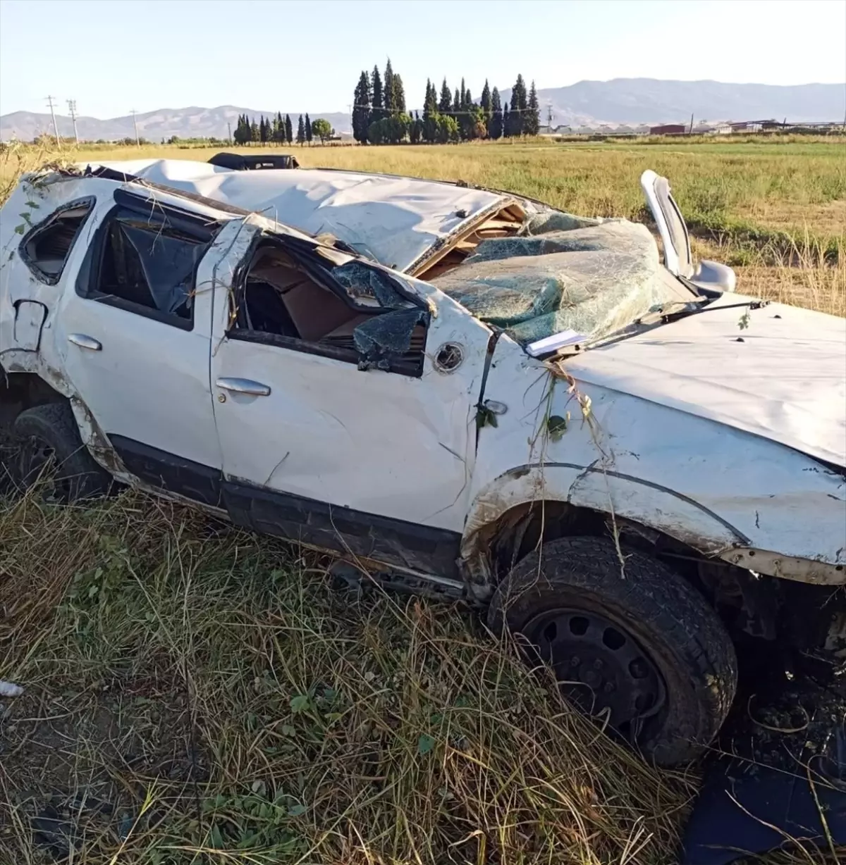 manisada tarlaya devrilen otomobilin surucusu yaralandi tzSUUTf2