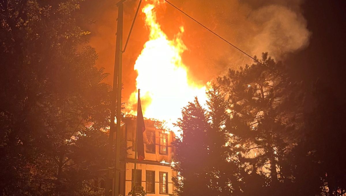 tarihi konak yanginina iki tutuklama EfEDWHRh