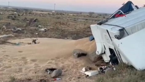 sirnakta bugday yuklu tir devrildi 2 yarali rGODIVDO