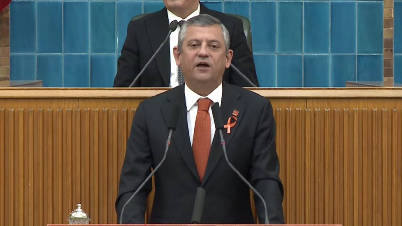 ozgur ozel grup toplantisinda konusuyor A6tM78yG.jpg