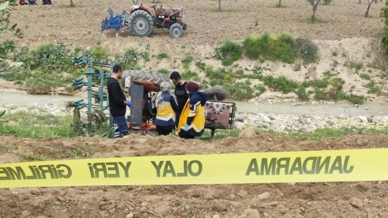 kiliste-traktor-devrildi-surucu-hayatini-kaybetti-gE3kgKPT