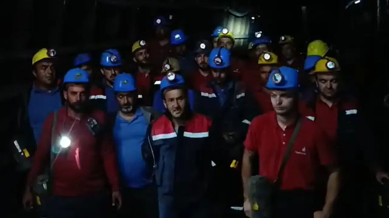 Direnişteki Özşen Madencilik işçileri yer altında açlık grevine başladı
