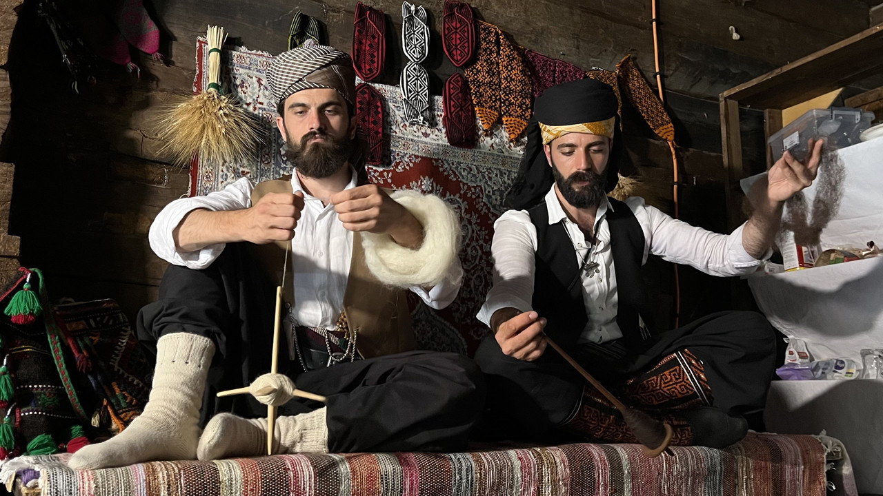 “Erkek adam örmez” dediler: O gizemi çözdü: Hemşin çoraplarındaki şifre şaşırttı Haber gorseli